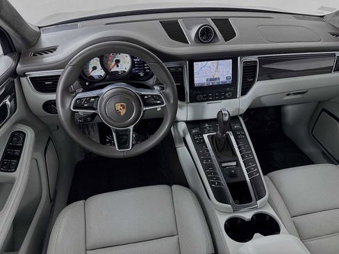 Used 2018 Porsche Macan Turbo image 25
