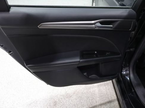 Used 2017 Ford Fusion SE FWD image 18