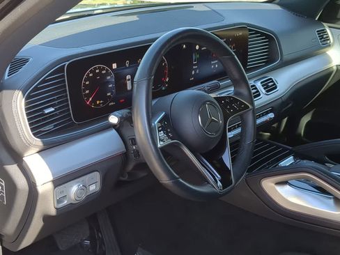 Used 2025 Mercedes-Benz GLS 450 4MATIC image 10