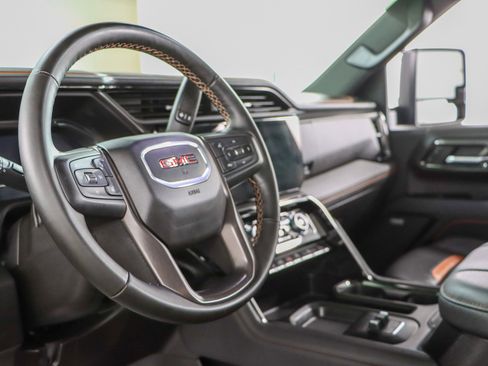 Used 2025 GMC Sierra 2500 AT4 w/ AT4 Premium Plus Package AWD/4WD image 27