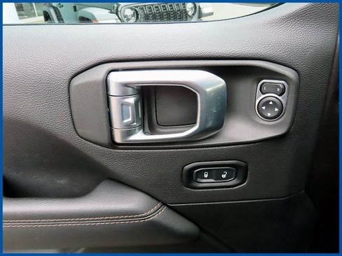 Used 2022 Jeep Wrangler Unlimited Rubicon w/ Dual Top Group image 12