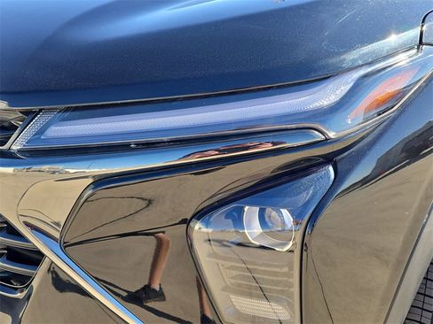 Used 2025 Chevrolet Trax RS w/ Driver Confidence Package image 30