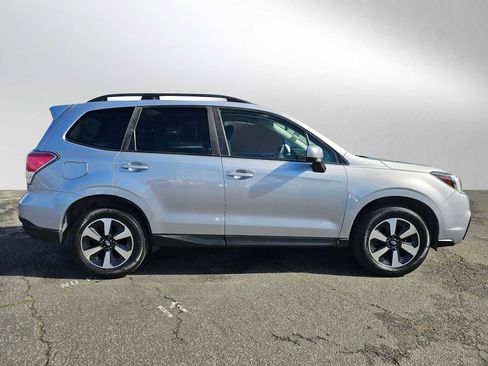 Used 2017 Subaru Forester 2.5i Premium w/ All-Weather Package image 2