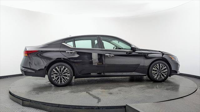 Used 2025 Nissan Altima 2.5 SV FWD image 9