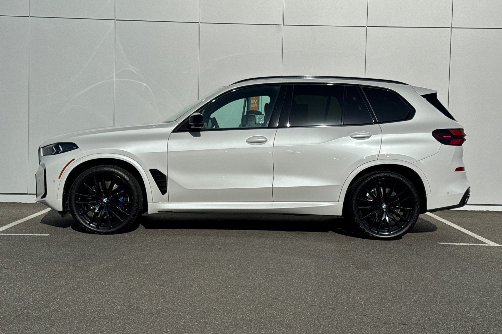 Used 2024 BMW X5 M60i w/ Executive Package AWD/4WD image 2
