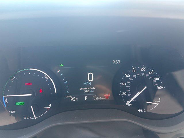 Certified 2025 Toyota Sienna XLE FWD image 17