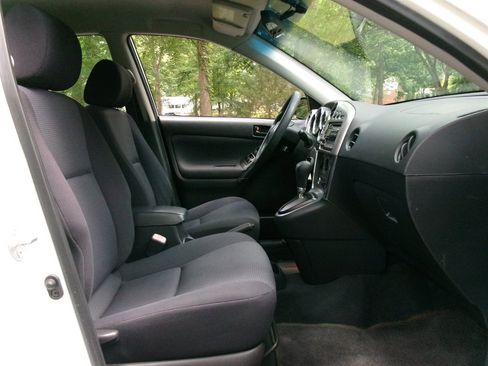 Used 2005 Pontiac Vibe w/ Power Group Value Package FWD image 19