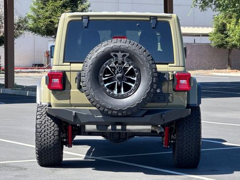 Used 2025 Jeep Wrangler Unlimited Rubicon AWD/4WD image 12