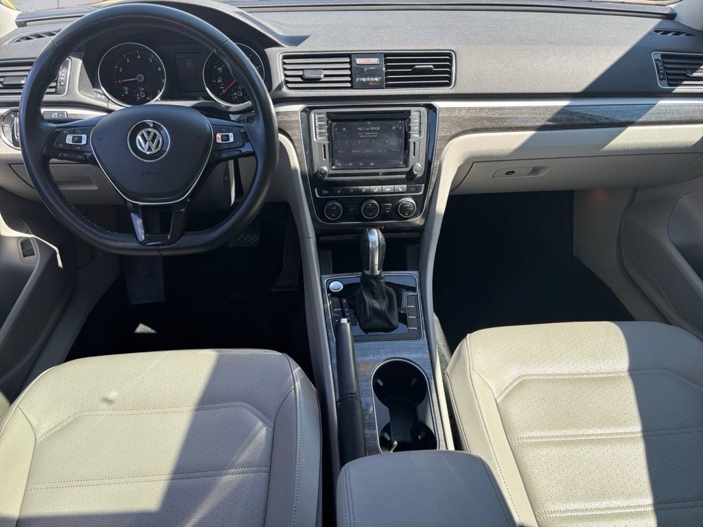 Used 2018 Volkswagen Passat 2.0T SE FWD image 16