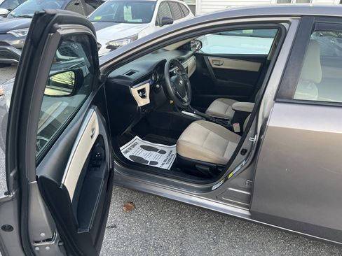 Used 2015 Toyota Corolla LE FWD image 19