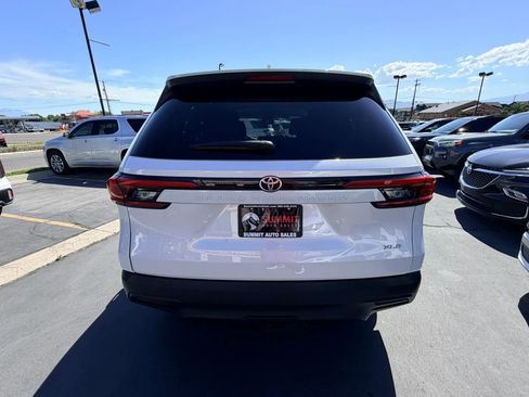 Used 2024 Toyota Grand Highlander AWD image 5