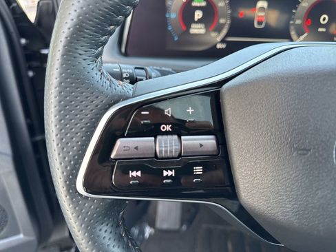 Used 2023 Nissan Ariya AWD image 30