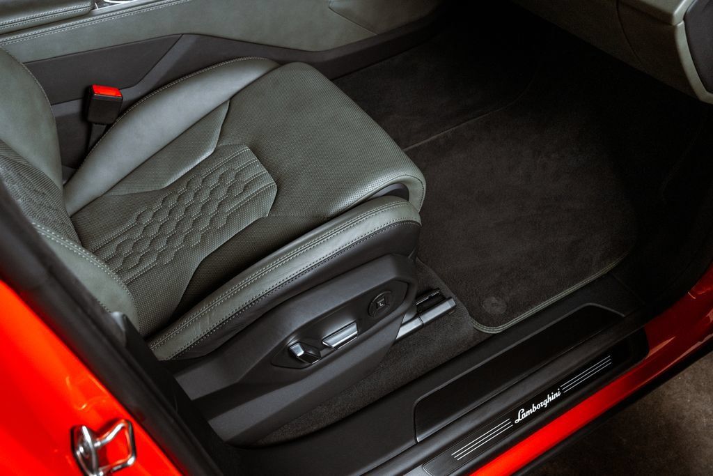 Used 2024 Lamborghini Urus S AWD/4WD image 27