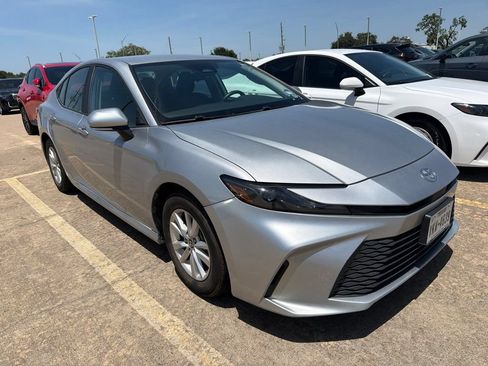 Used 2025 Toyota Camry LE FWD image 6