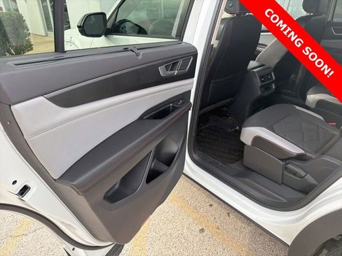 Used 2024 Volkswagen Atlas Peak Edition SEL AWD/4WD image 8