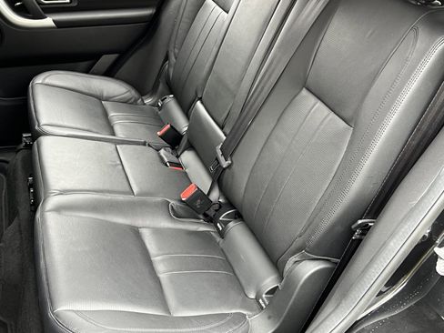 Used 2018 Land Rover Discovery Sport HSE image 16