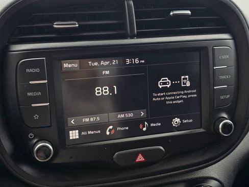 Used 2023 Kia Soul LX w/ LX Technology Package FWD image 28