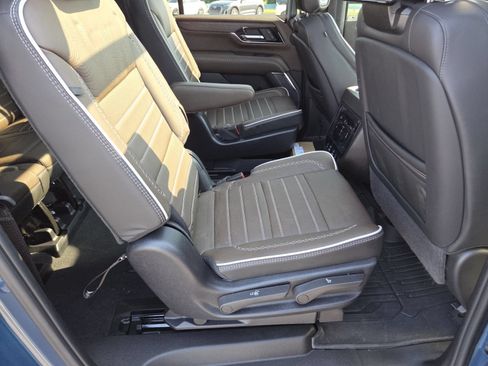 Used 2025 GMC Yukon XL Denali Ultimate AWD/4WD image 30