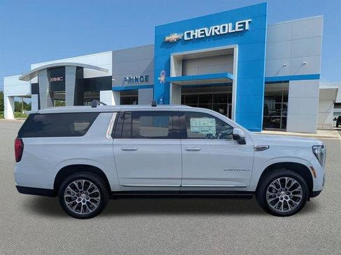 New 2026 GMC Yukon XL Denali w/ Denali Reserve Package RWD image 3