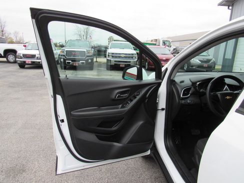 Used 2017 Chevrolet Trax LS image 12