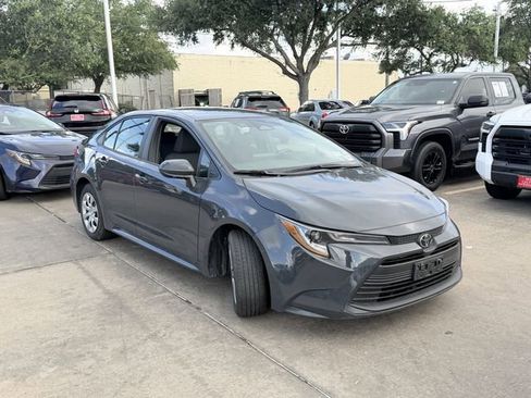 Used 2023 Toyota Corolla LE FWD image 3