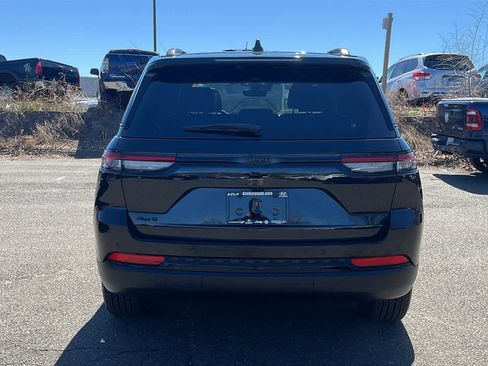 Used 2025 Jeep Grand Cherokee Altitude image 6