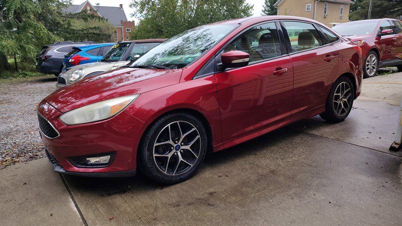 Used 2015 Ford Focus SE w/ SE Sport Package FWD image 2