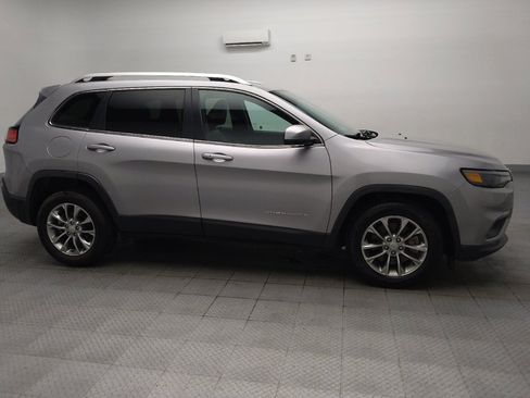 Used 2019 Jeep Cherokee Latitude Plus FWD image 11
