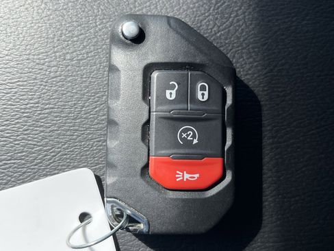 Used 2023 Jeep Wrangler Unlimited Sahara w/ Cold Weather Group AWD/4WD image 33