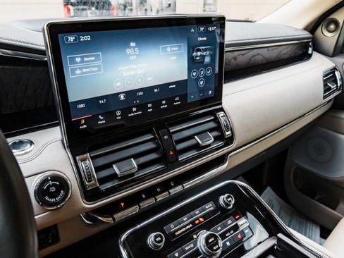 Used 2022 Lincoln Navigator Reserve image 15