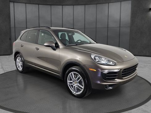 Used 2016 Porsche Cayenne AWD/4WD image 3