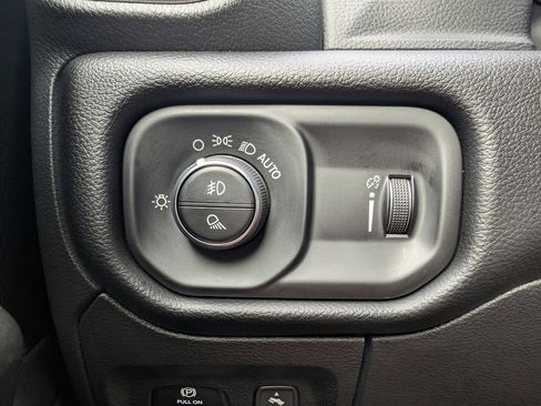 New 2026 RAM 1500 4x4 Crew Cab image 34