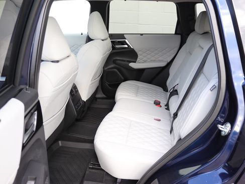 Used 2025 Mitsubishi Outlander 4WD Plug-In Hybrid image 26