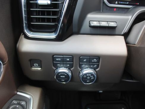 Used 2023 GMC Sierra 1500 Denali w/ Denali Reserve Package AWD/4WD image 29