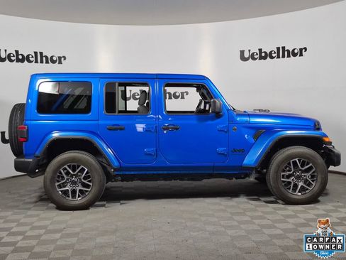 Used 2025 Jeep Wrangler Unlimited Sahara AWD/4WD image 8