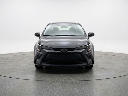 Used 2025 Toyota Corolla LE image 2