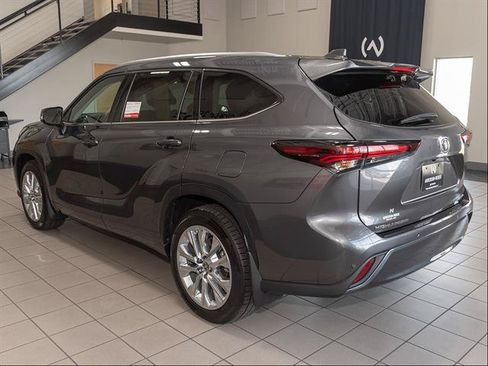Used 2024 Toyota Highlander Limited AWD/4WD image 23