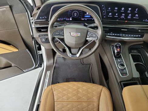 Used 2023 Cadillac Escalade Premium Luxury AWD/4WD image 19