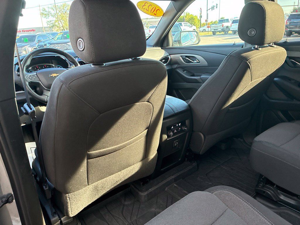 Used 2023 Chevrolet Traverse LT FWD image 34
