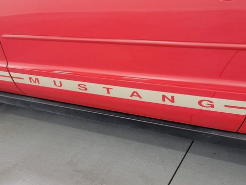 Used 2008 Ford Mustang Convertible RWD image 10