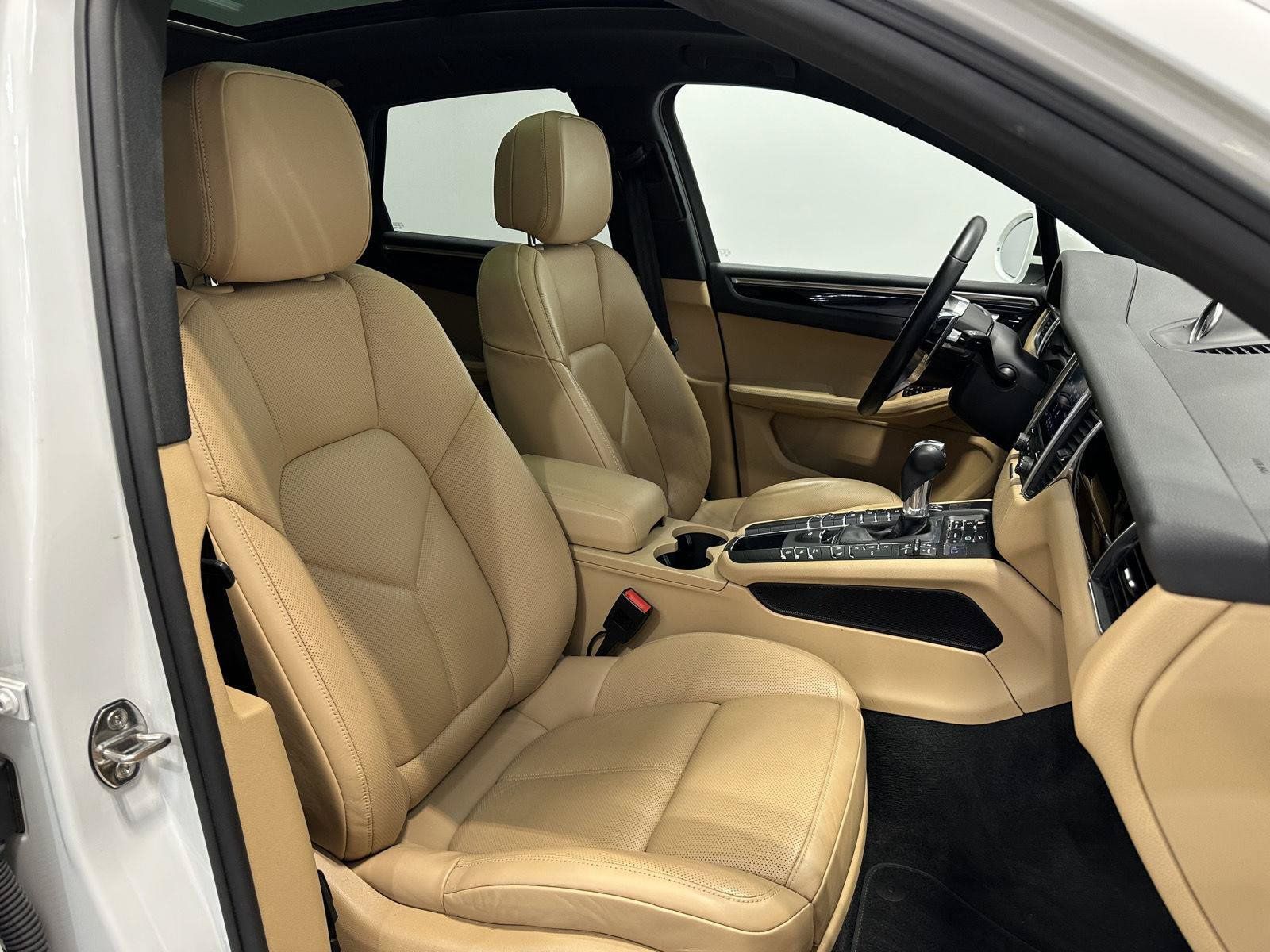 Used 2018 Porsche Macan AWD/4WD image 42