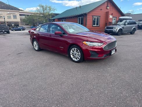 Used 2019 Ford Fusion SE FWD image 1
