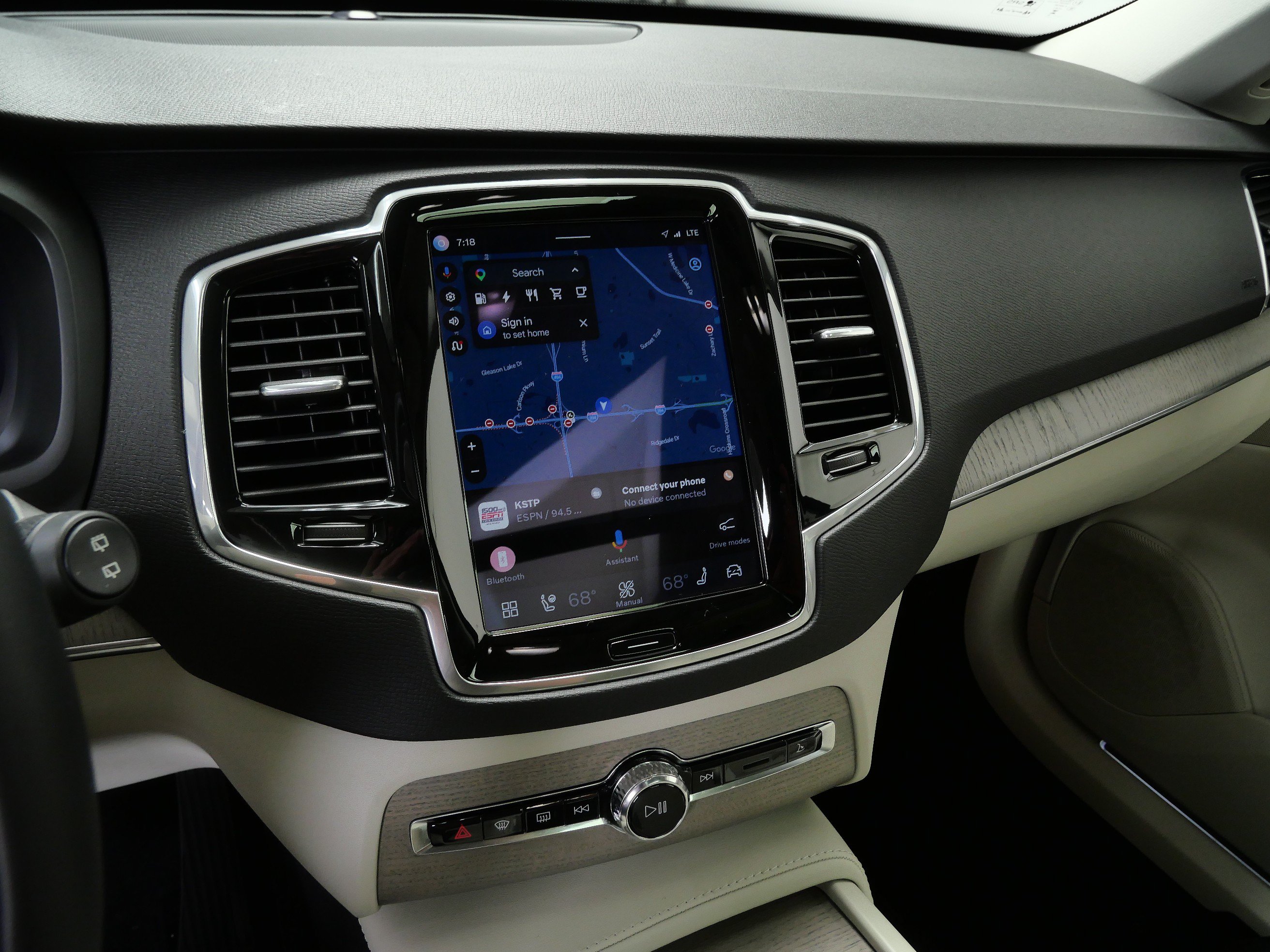 Used 2025 Volvo XC90 T8 Plus w/ Protection Package Premier AWD/4WD image 19