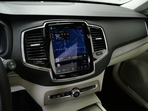 Used 2025 Volvo XC90 T8 Plus w/ Protection Package Premier AWD/4WD image 19