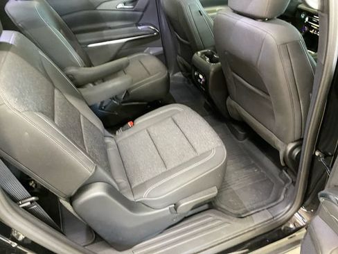 Used 2025 Chevrolet Traverse LT w/ Driver Confidence Package AWD/4WD image 18