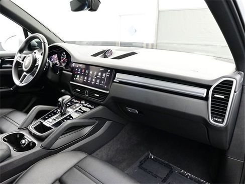 Used 2023 Porsche Cayenne S Platinum image 19