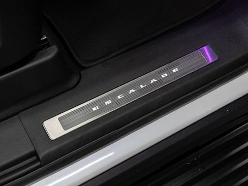 Used 2022 Cadillac Escalade Sport Platinum w/ LPO, ONYX Package image 22