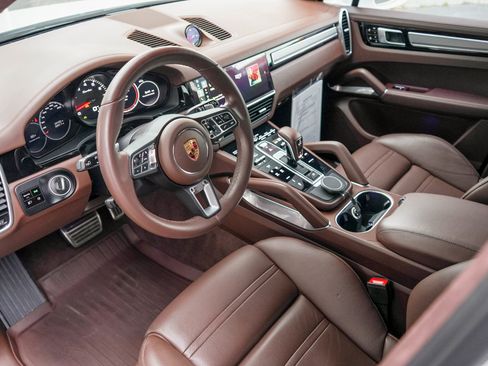 Used 2020 Porsche Cayenne Turbo AWD/4WD image 12