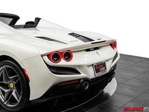 Used 2023 Ferrari F8 Tributo RWD image 21