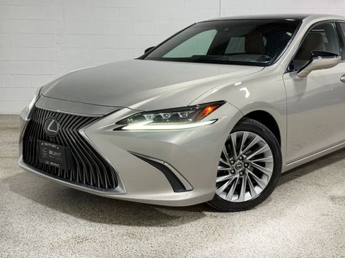 Used 2019 Lexus ES 350 Ultra Luxury w/ Accessory Package image 3